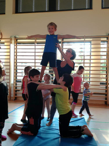 piramide bambini a scuola